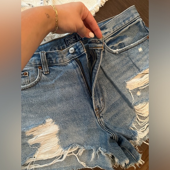 Abercrombie High Rise Shorts - Picture 5 of 6